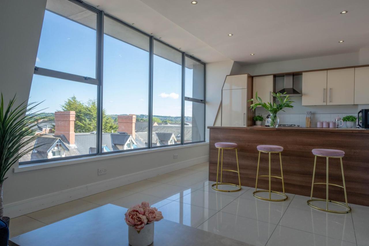 Rooftop Apartment At Queens Beautiful Views 벨파스트 외부 사진