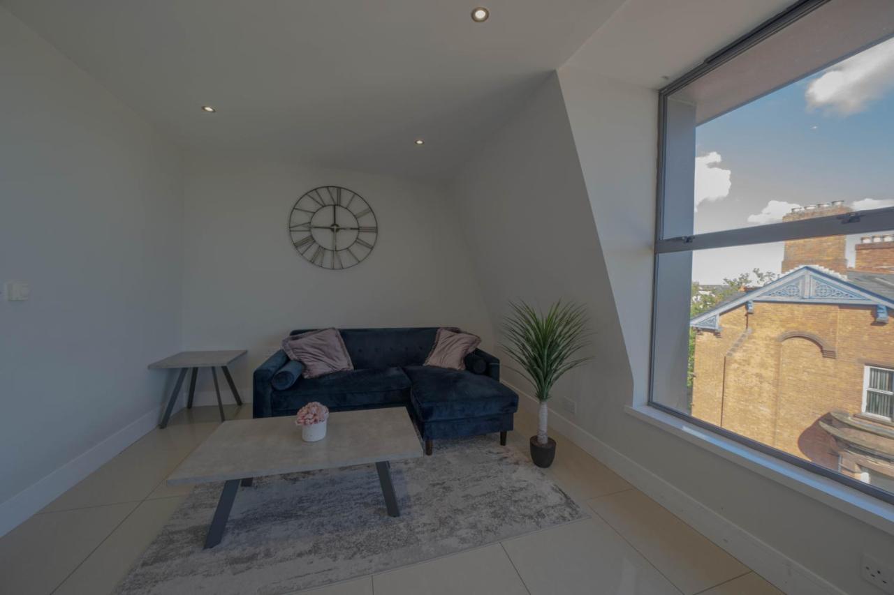 Rooftop Apartment At Queens Beautiful Views 벨파스트 외부 사진