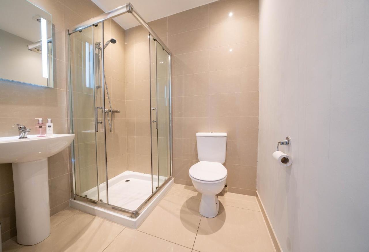 Rooftop Apartment At Queens Beautiful Views 벨파스트 외부 사진